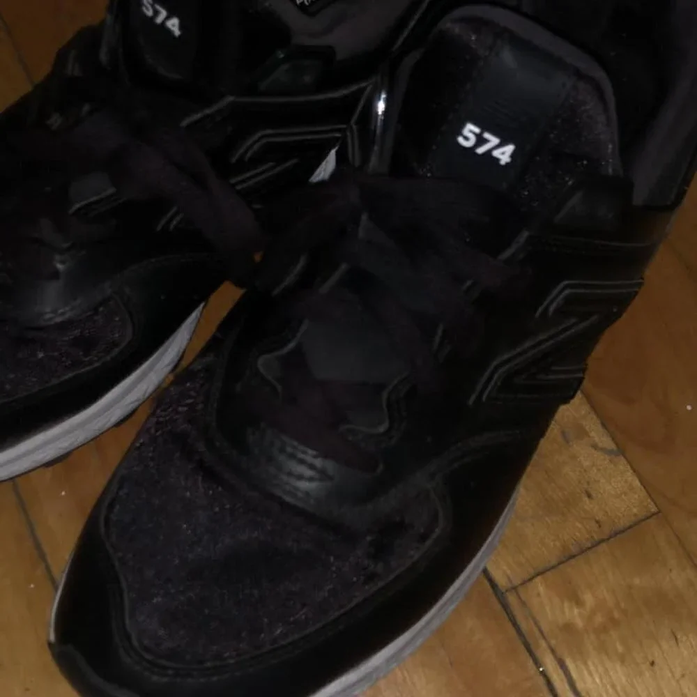 New Balance  574 Fresh Foam in Black with leather detail size 8 - Picture 7 of 7